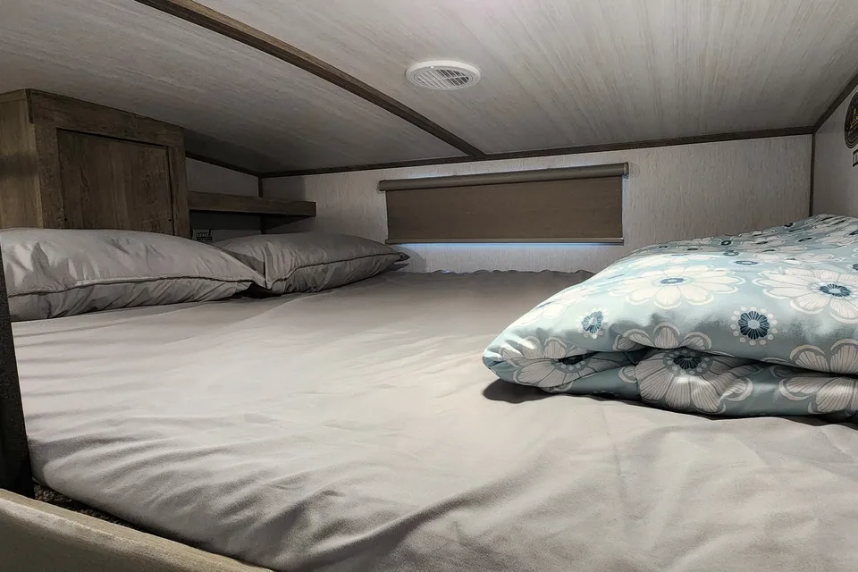 HUGE Luxury 5th Wheel Bunkhouse with Office