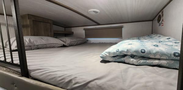 HUGE Luxury 5th Wheel Bunkhouse with Office