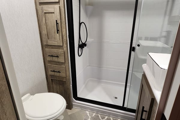 HUGE Luxury 5th Wheel Bunkhouse with Office