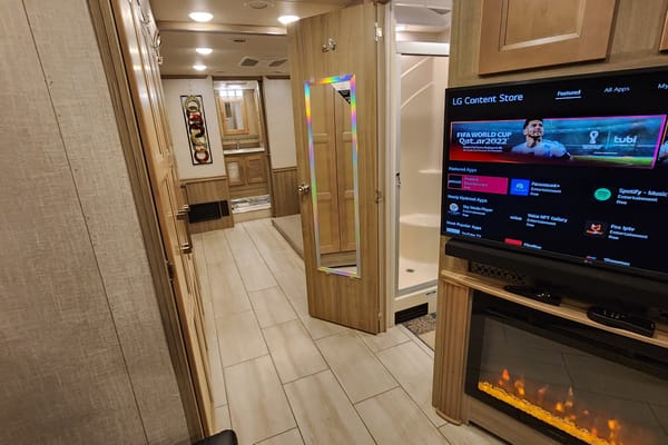 41ft. Class A Diesel Pusher bunkhouse w/ 02 full baths + washer & dryer