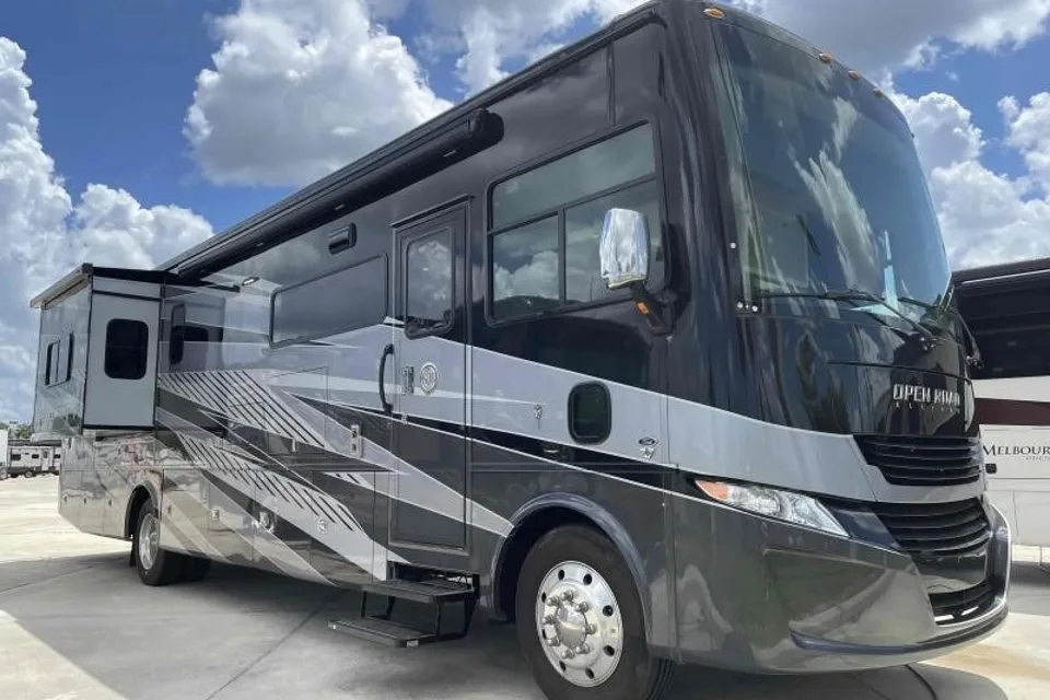 Do you want tailgates, beach trips, or cross country adventures?  Welcome!
