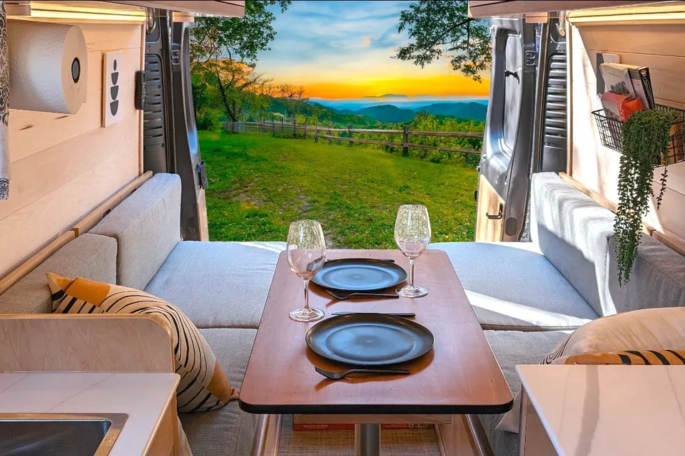 “VANessa” ‘22 fully-stocked, Pet-Friendly Off-Grid compatible campervan, AC, sleeps/seats 2