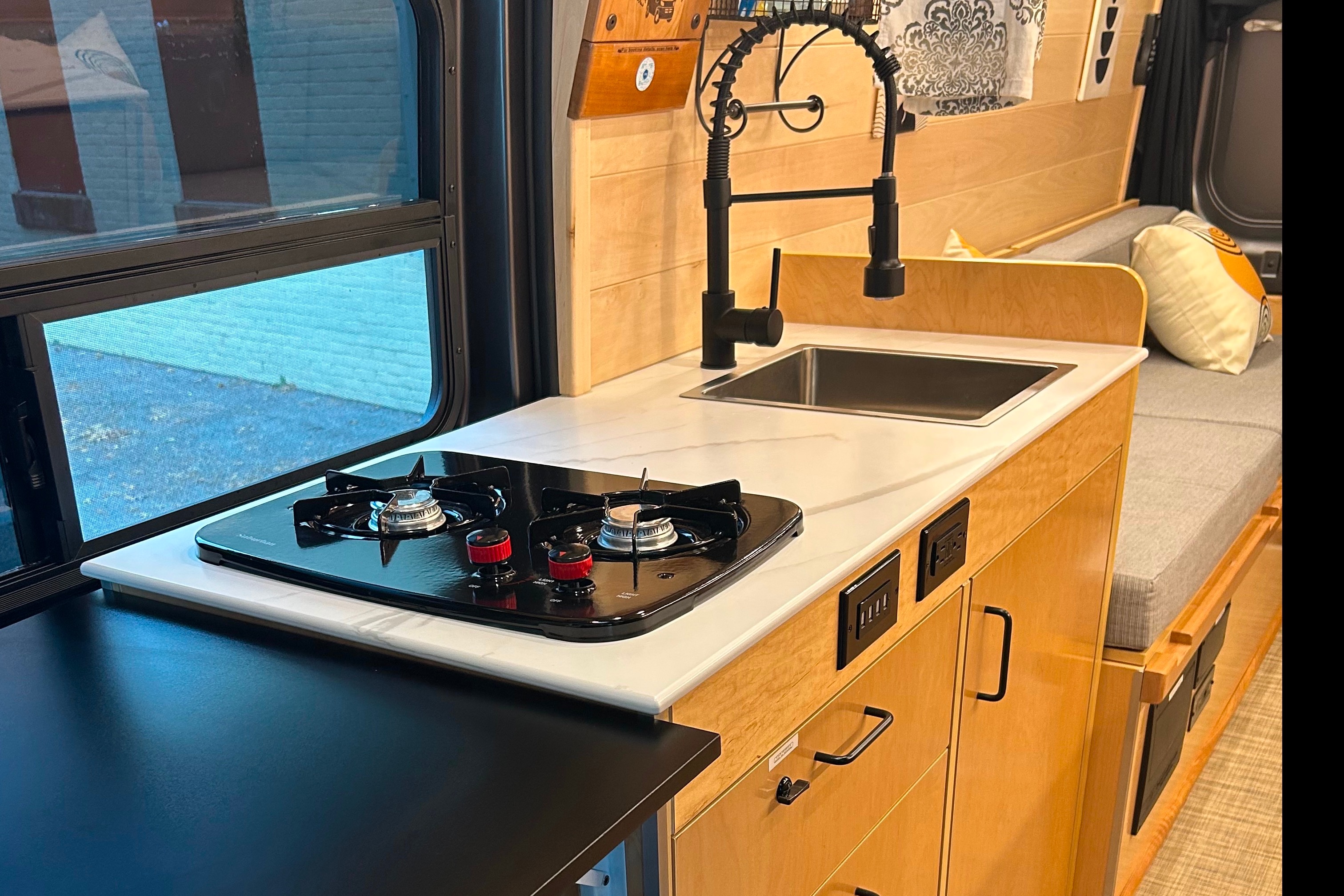 “VANessa” ‘22 fully-stocked, Pet-Friendly Off-Grid compatible campervan, AC, sleeps/seats 2
