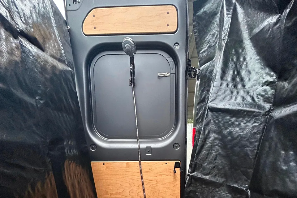 “VANessa” ‘22 fully-stocked, Pet-Friendly Off-Grid compatible campervan, AC, sleeps/seats 2
