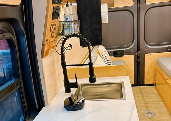 “VANessa” ‘22 fully-stocked, Pet-Friendly Off-Grid compatible campervan, AC, sleeps/seats 2