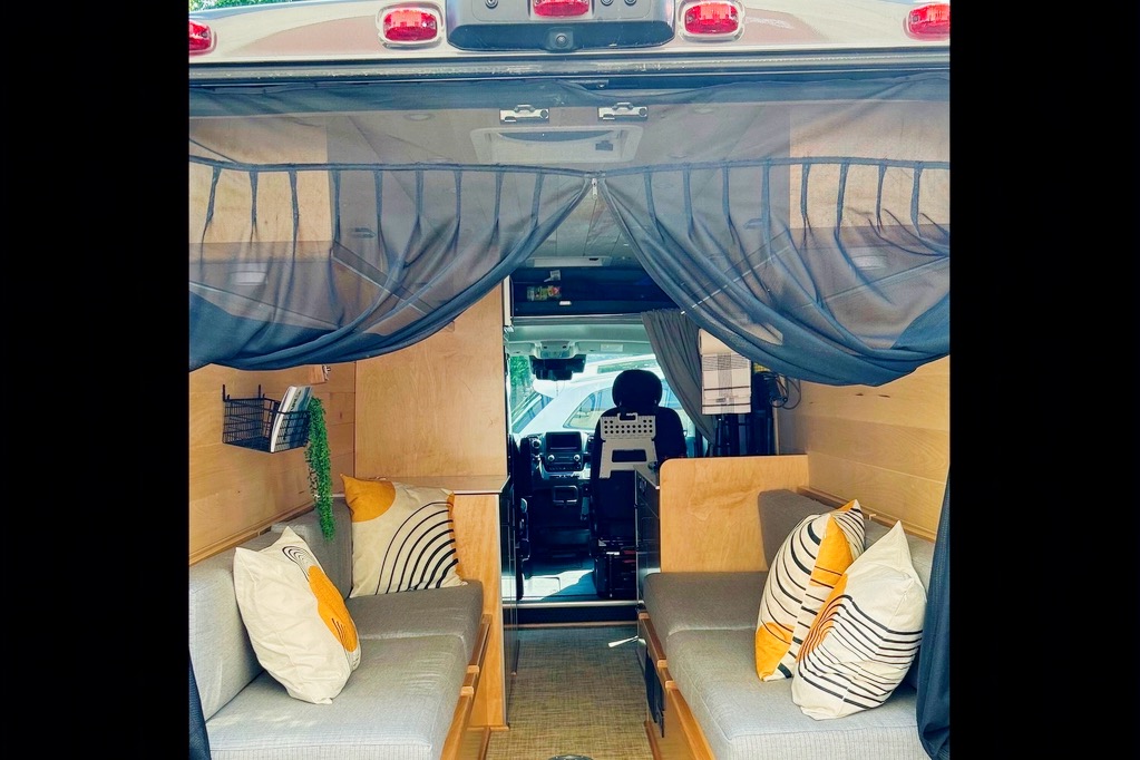 “VANessa” ‘22 fully-stocked, Pet-Friendly Off-Grid compatible campervan, AC, sleeps/seats 2