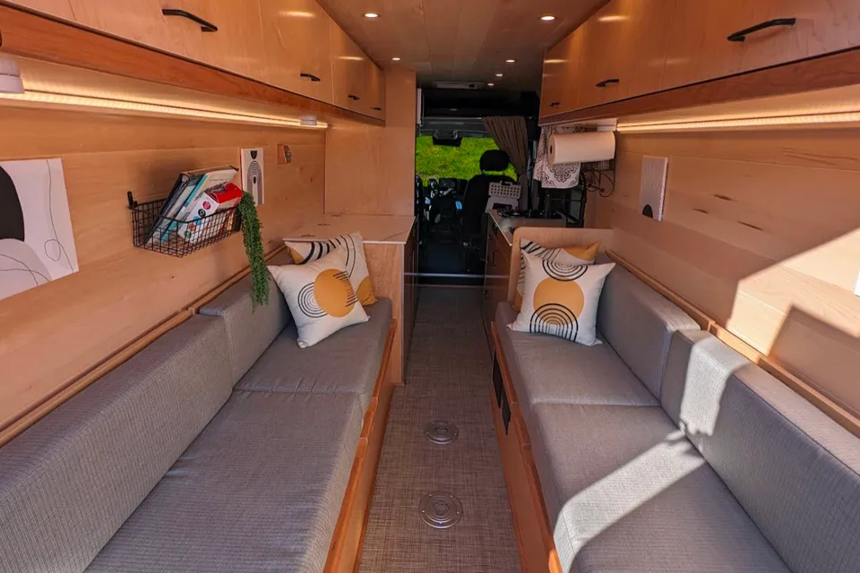“VANessa” ‘22 fully-stocked, Pet-Friendly Off-Grid compatible campervan, AC, sleeps/seats 2