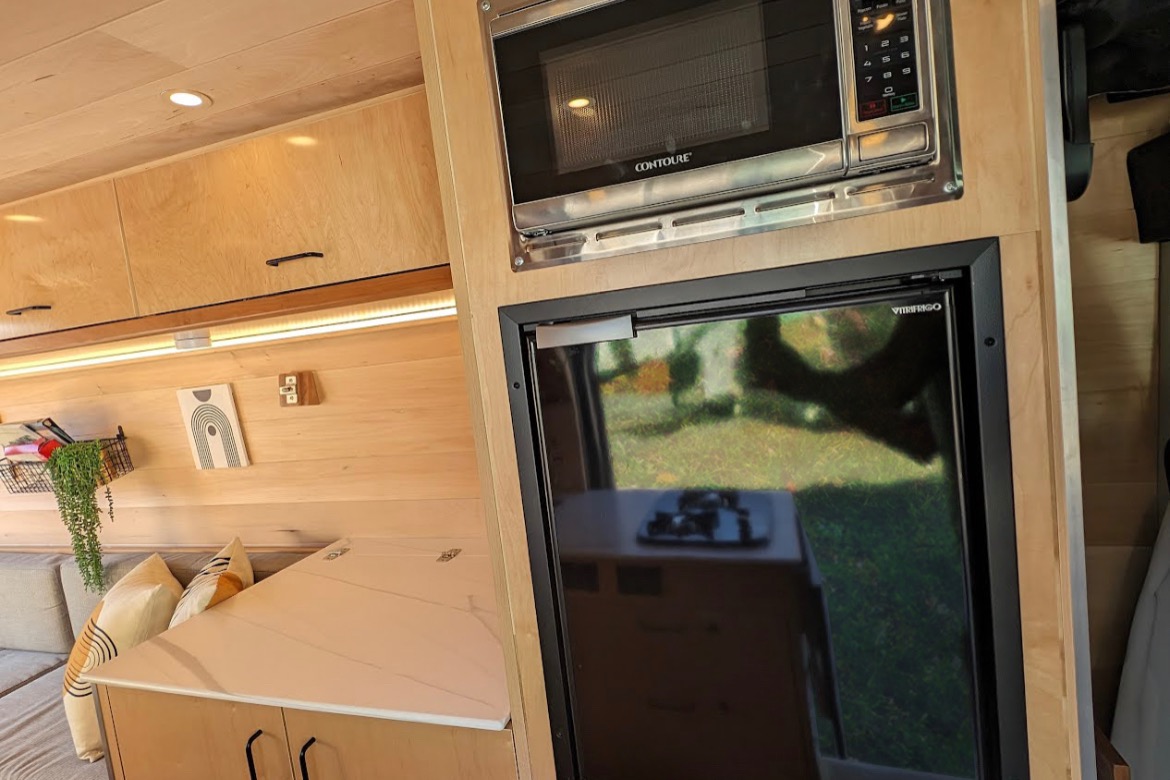 “VANessa” ‘22 fully-stocked, Pet-Friendly Off-Grid compatible campervan, AC, sleeps/seats 2
