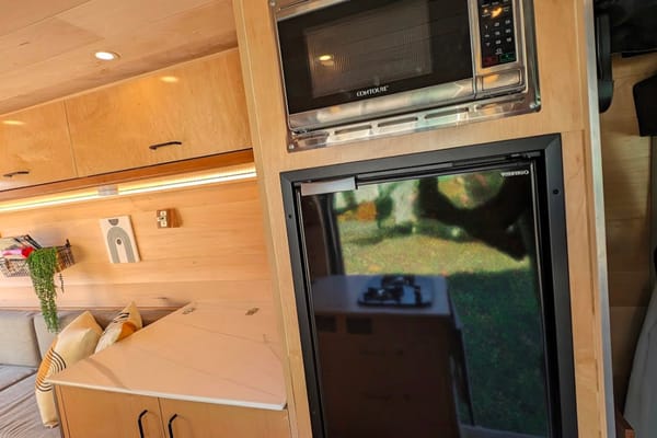 “VANessa” ‘22 fully-stocked, Pet-Friendly Off-Grid compatible campervan, AC, sleeps/seats 2