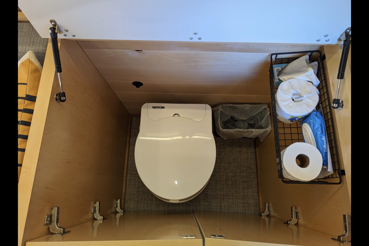 “VANessa” ‘22 fully-stocked, Pet-Friendly Off-Grid compatible campervan, AC, sleeps/seats 2