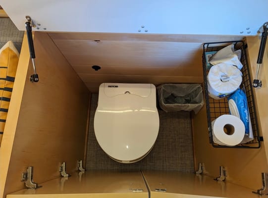 “VANessa” ‘22 fully-stocked, Pet-Friendly Off-Grid compatible campervan, AC, sleeps/seats 2