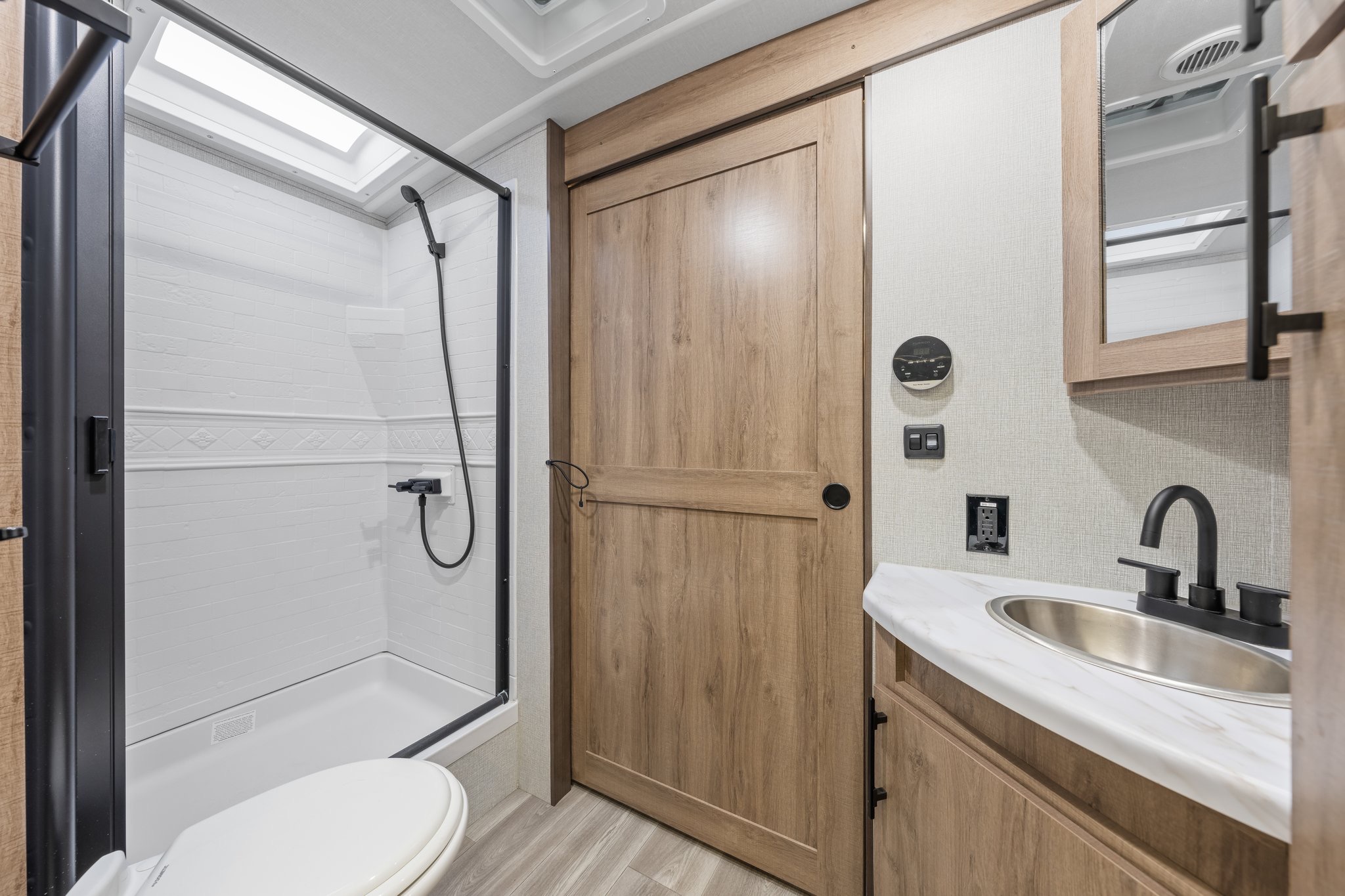 The Tumbleweed | Fully-Loaded Bunk House (Sleeps 8)