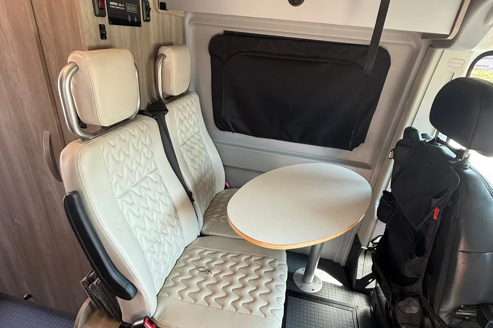 Family Fun Camper Van - Sleeps 4 - 250 Miles/Day!