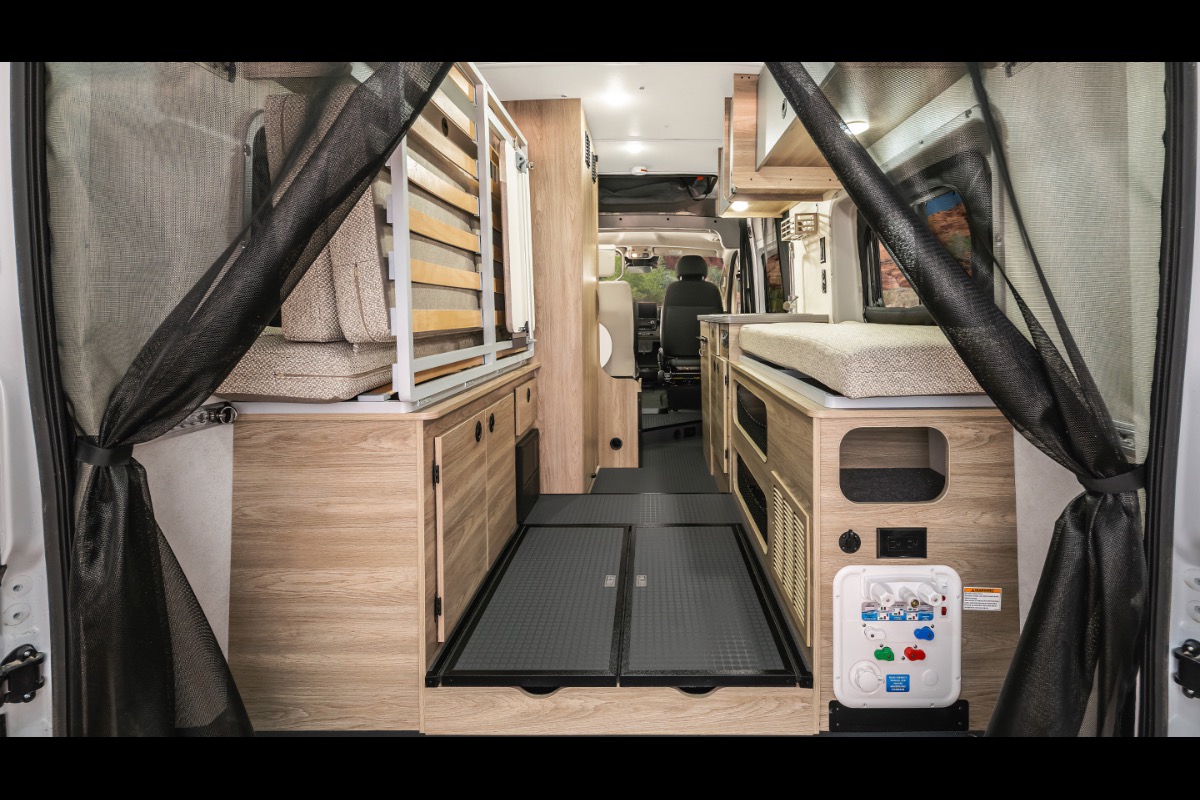 Family Fun Camper Van - Sleeps 4 - 250 Miles/Day!
