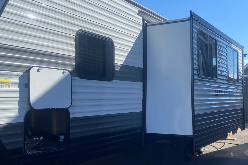 Mike's Grand River 32BRE Travel Trailer