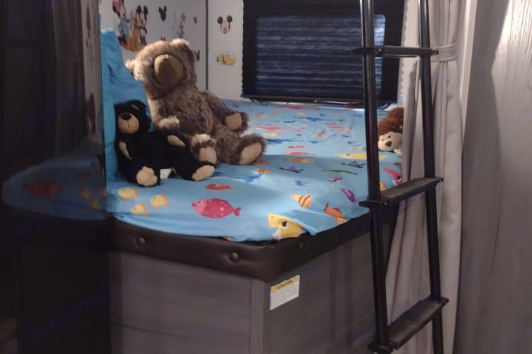 2024 Aspen with Bunks : Lightweight: Delivery Available ($85): Fully Equipped: No Prep Fee