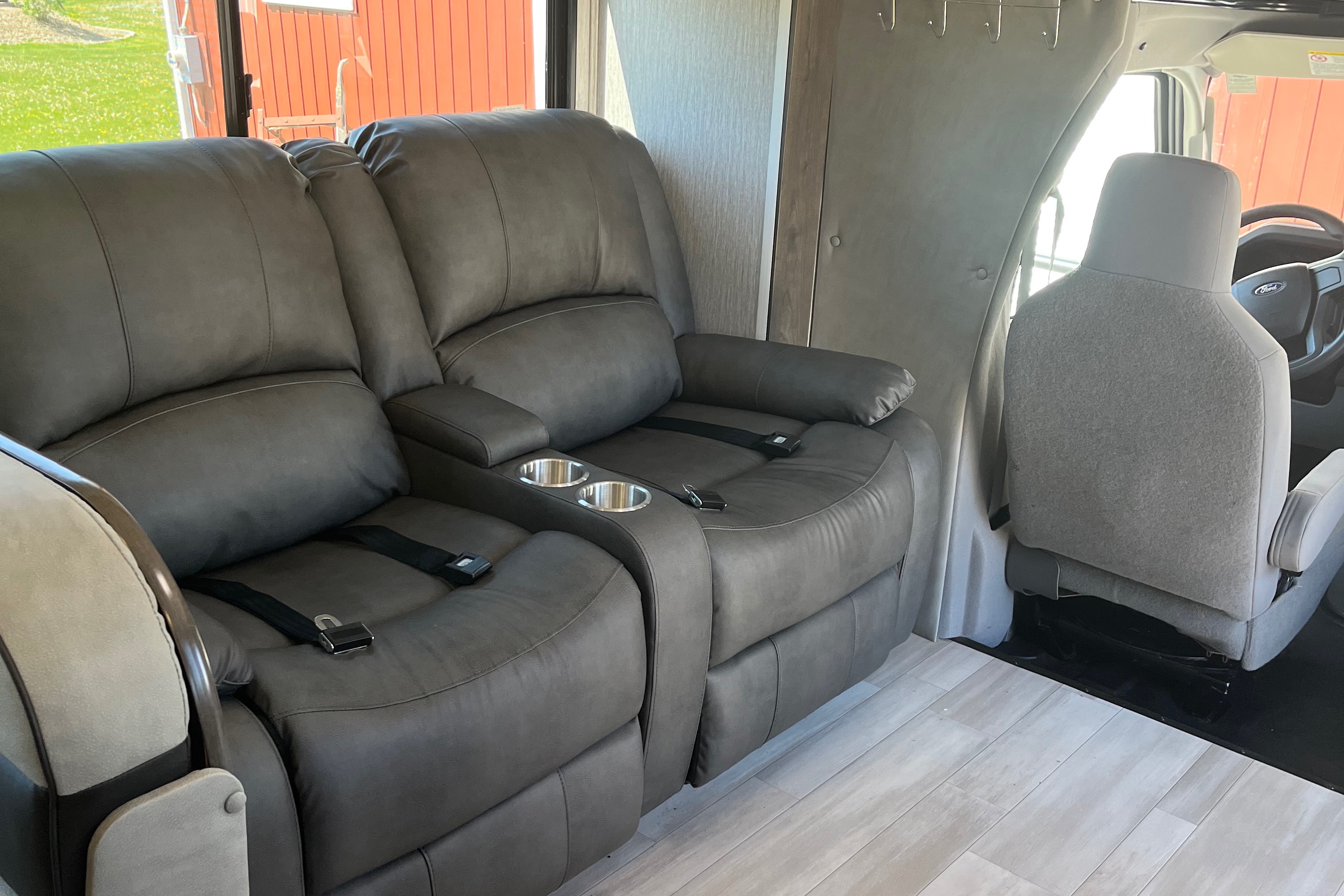 2022 RV-/ Families, Couples, Friends or Business 
