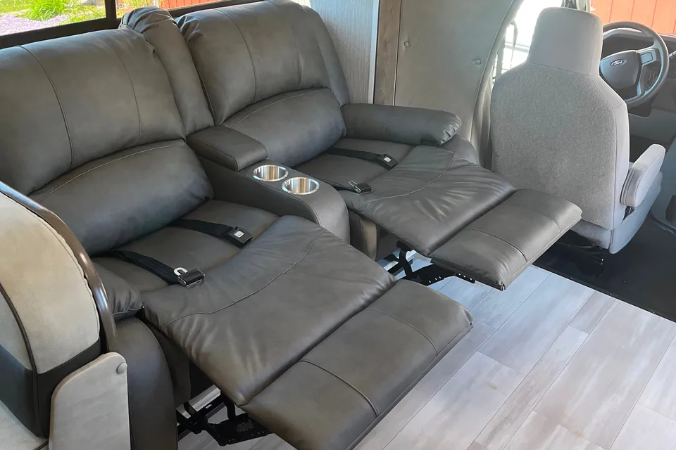 2022 RV-/ Families, Couples, Friends or Business 