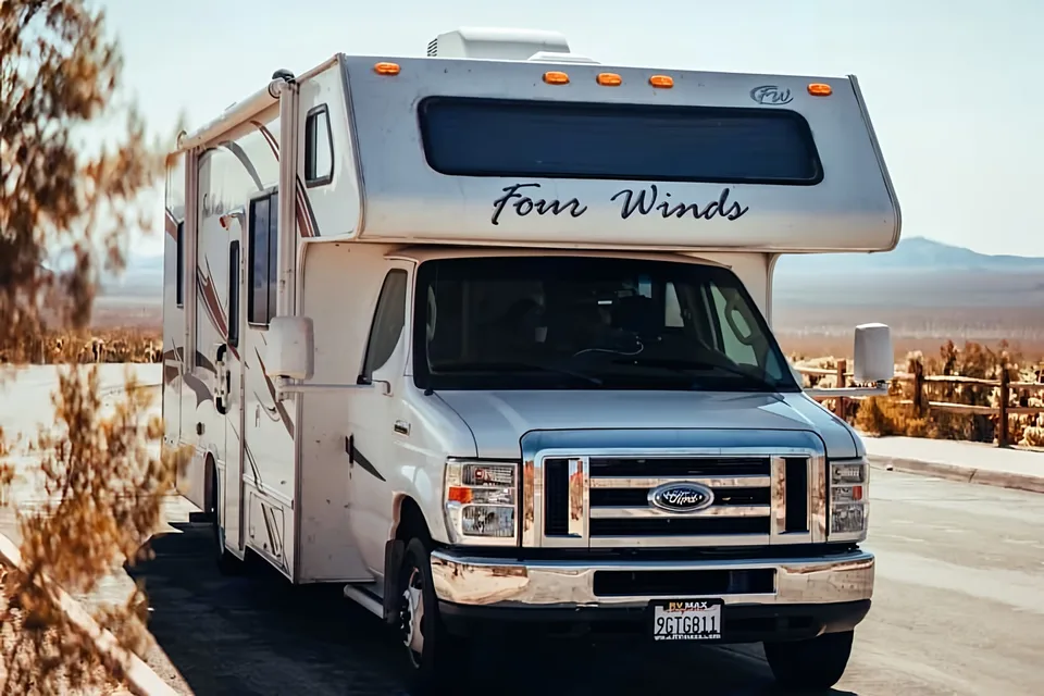 Thor Four Winds 28A (Renovated, Solar + Unlimited Starlink)