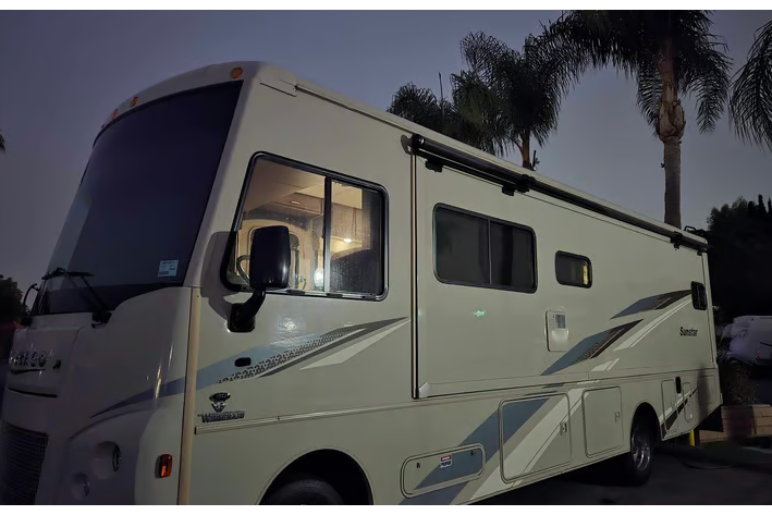 Winnebago Sunstar Class A