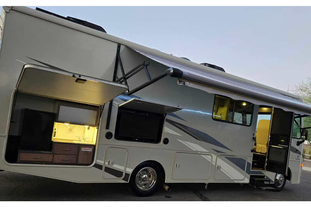 Winnebago Sunstar Class A