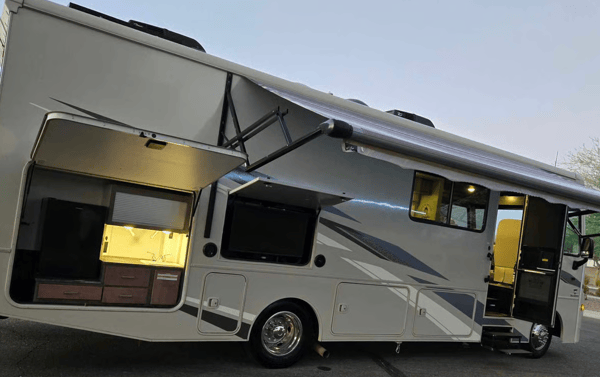 Winnebago Sunstar Class A