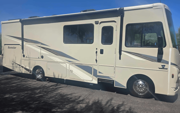 Winnebago Sunstar Class A
