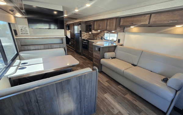 Winnebago Sunstar Class A
