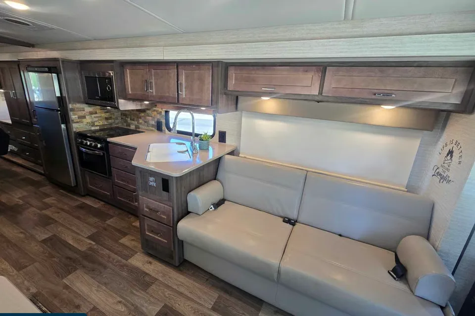 Winnebago Sunstar Class A