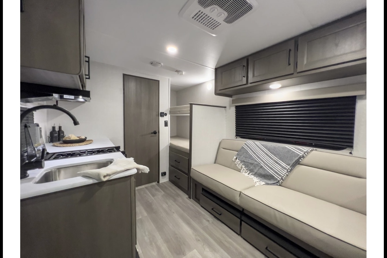 Grand Design Transcend One 151BH Travel Trailer