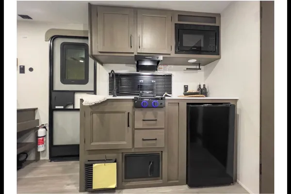 Grand Design Transcend One 151BH Travel Trailer