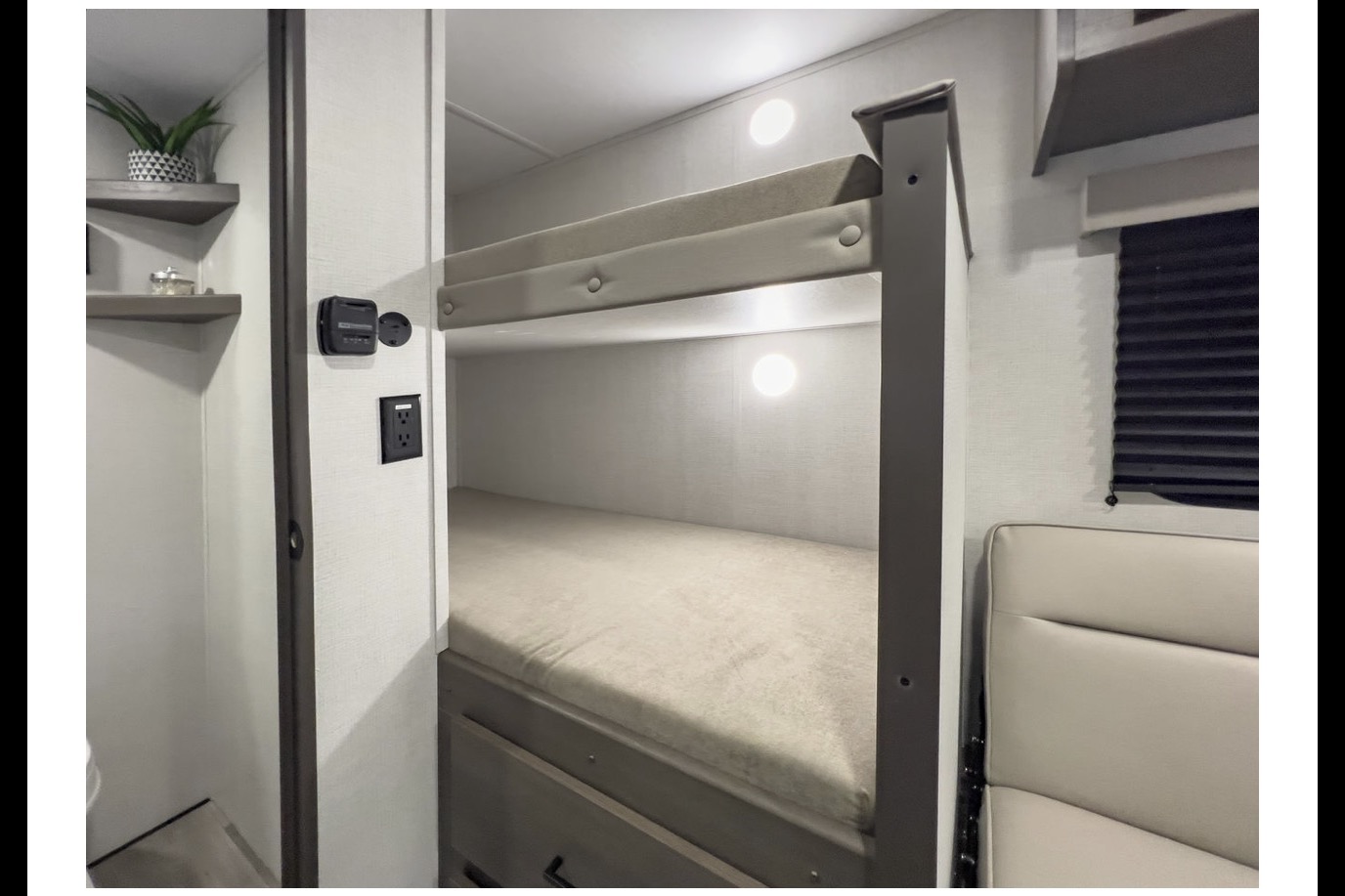 Grand Design Transcend One 151BH Travel Trailer