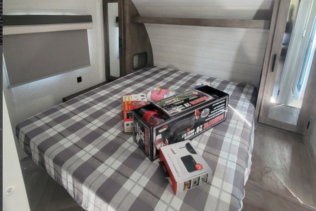 A & J's Salem cruise lite Travel Trailer