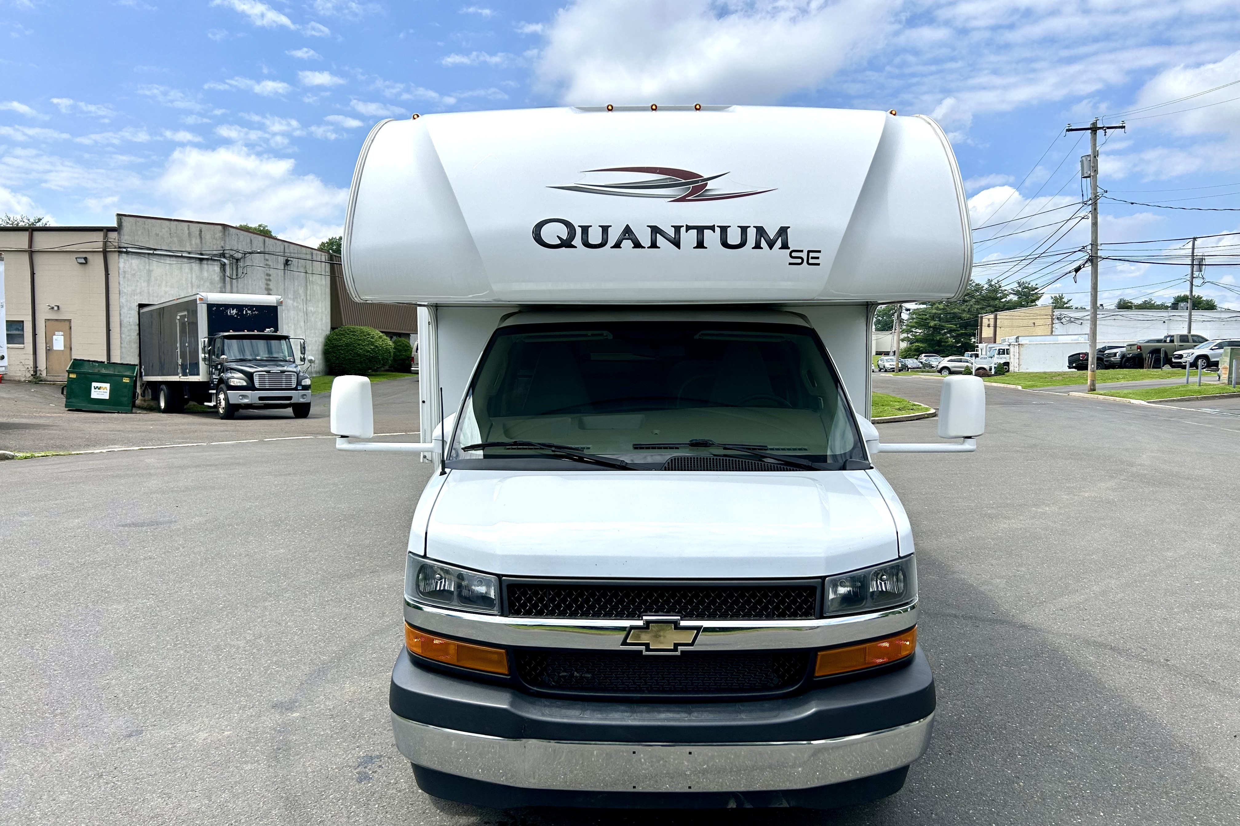 Modern Thor Motor Coach Quantum SE - Easy to Drive • Sleeps 6 • Fully Equipped