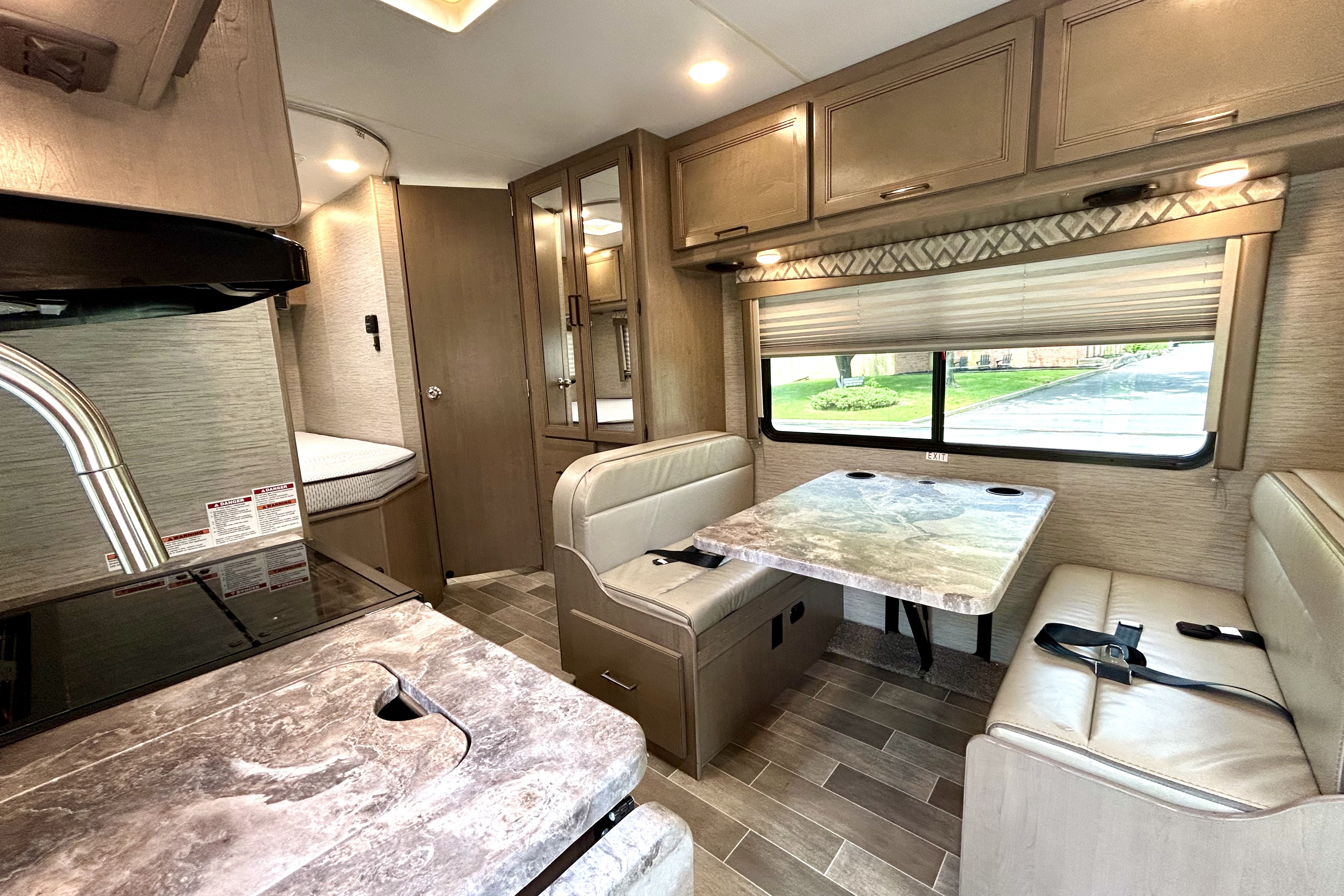 Modern Thor Motor Coach Quantum SE - Easy to Drive • Sleeps 6 • Fully Equipped