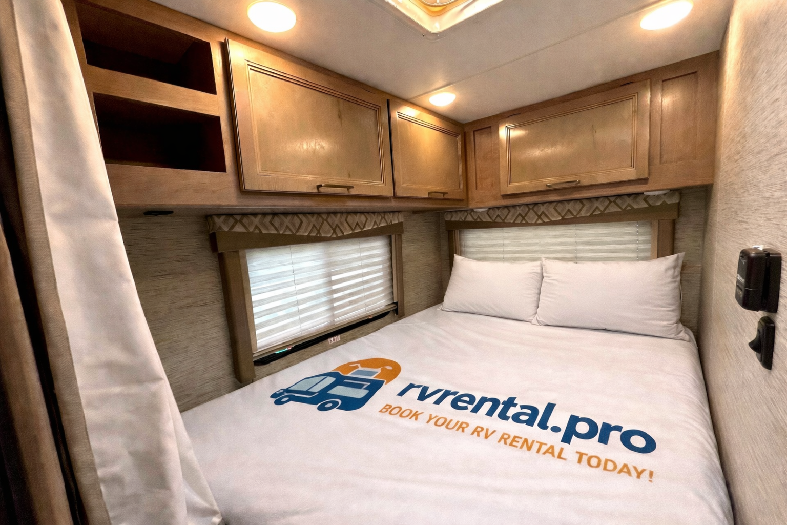 Modern Thor Motor Coach Quantum SE - Easy to Drive • Sleeps 6 • Fully Equipped