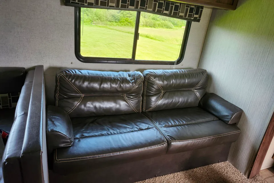 Krista's Family Trailer -Coleman 295QBS