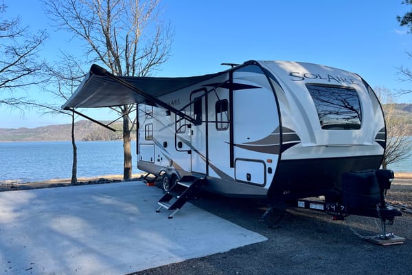 The Wanderer - Palomino SolAire Ultra Lite 240BHS