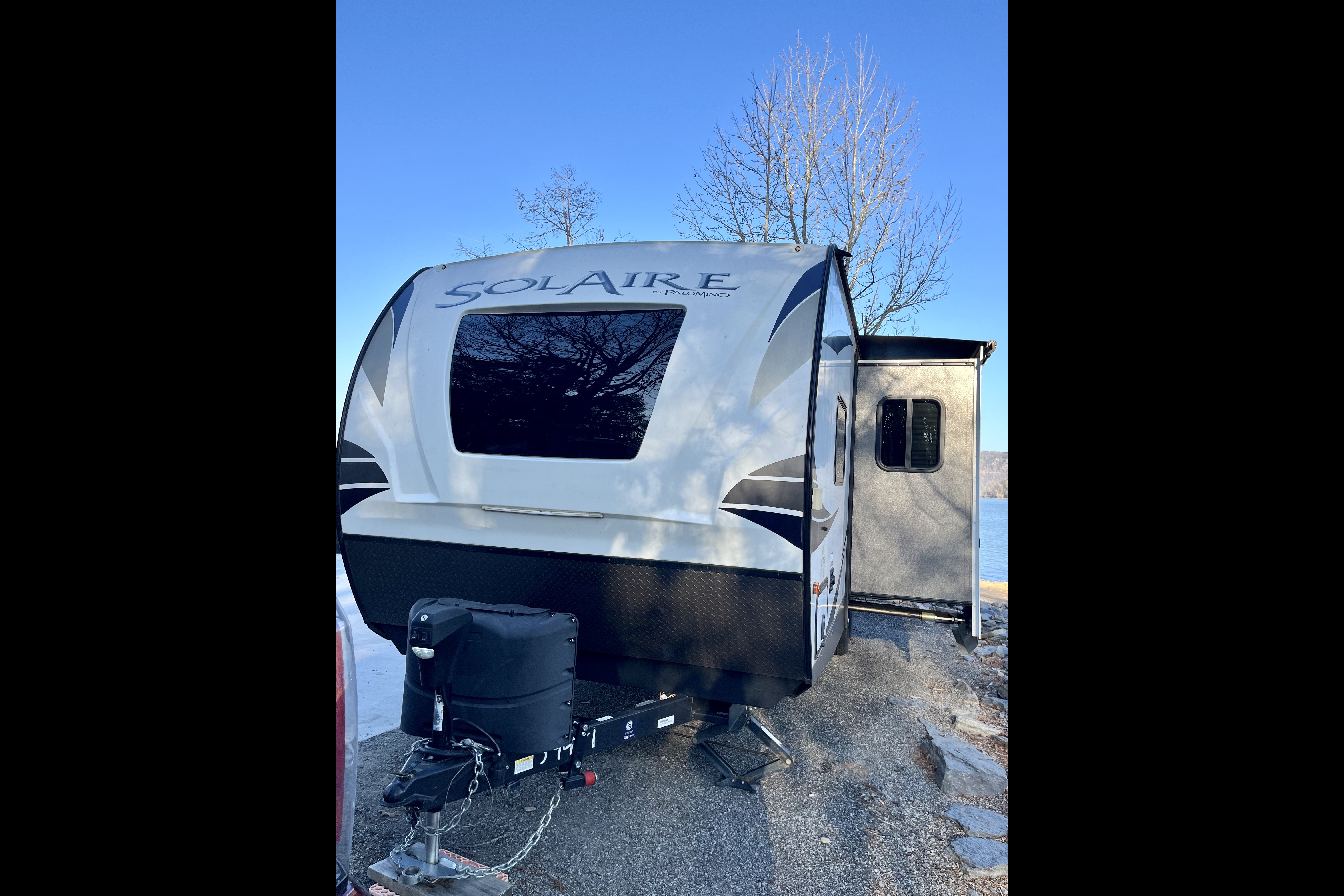 The Wanderer - Palomino SolAire Ultra Lite 240BHS