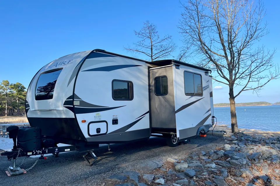 The Wanderer - Palomino SolAire Ultra Lite 240BHS