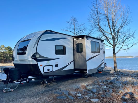 The Wanderer - Palomino SolAire Ultra Lite 240BHS