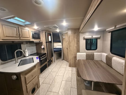 The Wanderer - Palomino SolAire Ultra Lite 240BHS