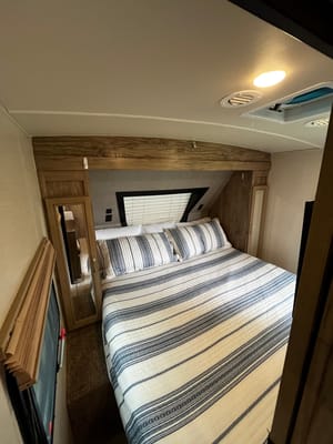 The Wanderer - Palomino SolAire Ultra Lite 240BHS