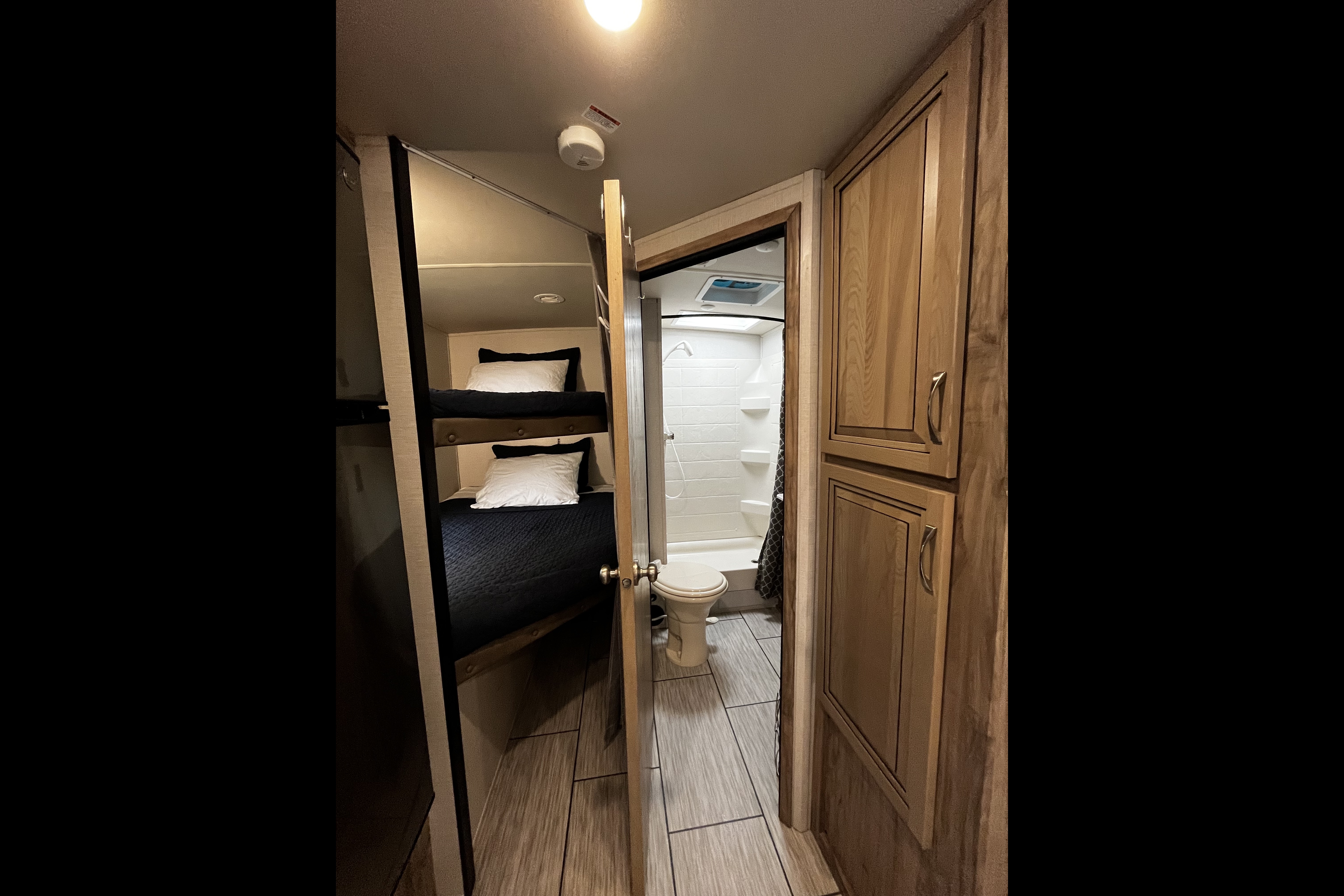 The Wanderer - Palomino SolAire Ultra Lite 240BHS