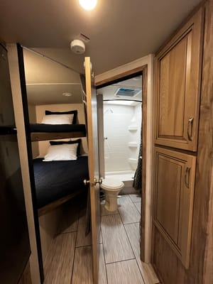 The Wanderer - Palomino SolAire Ultra Lite 240BHS