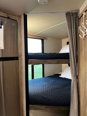 The Wanderer - Palomino SolAire Ultra Lite 240BHS