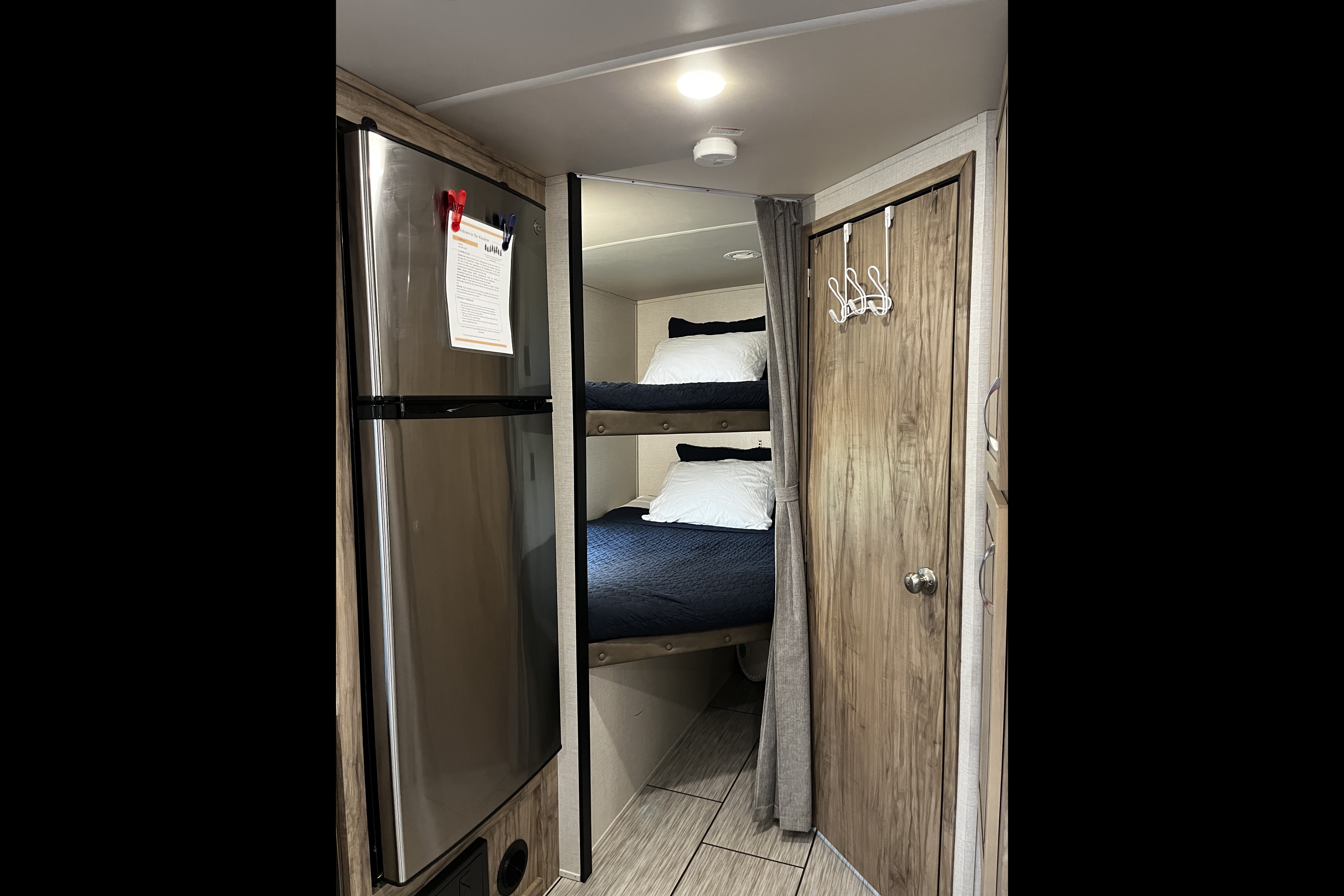 The Wanderer - Palomino SolAire Ultra Lite 240BHS