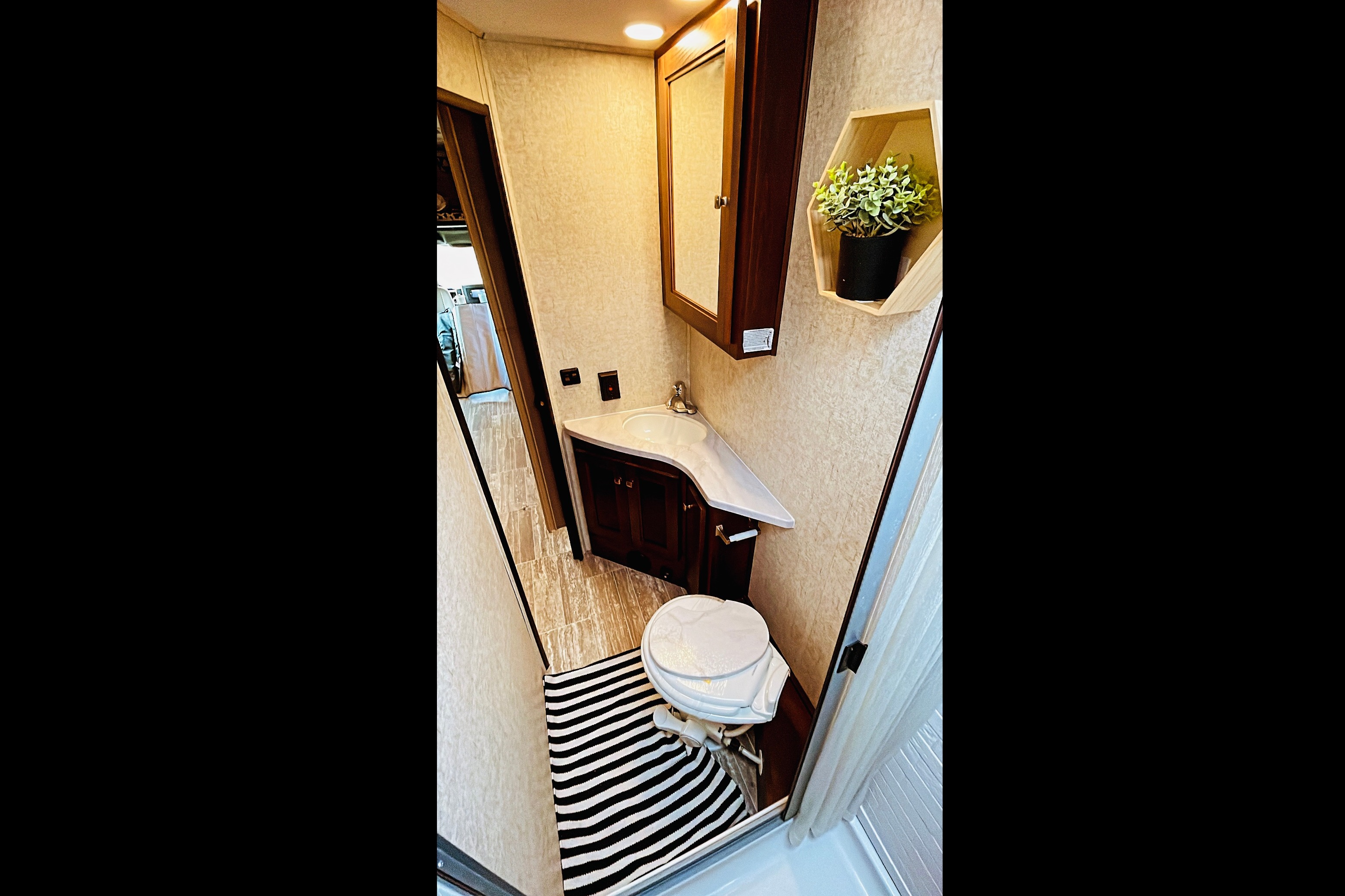 NEW AND POPULAR: Sunseeker -Mercedes Benz