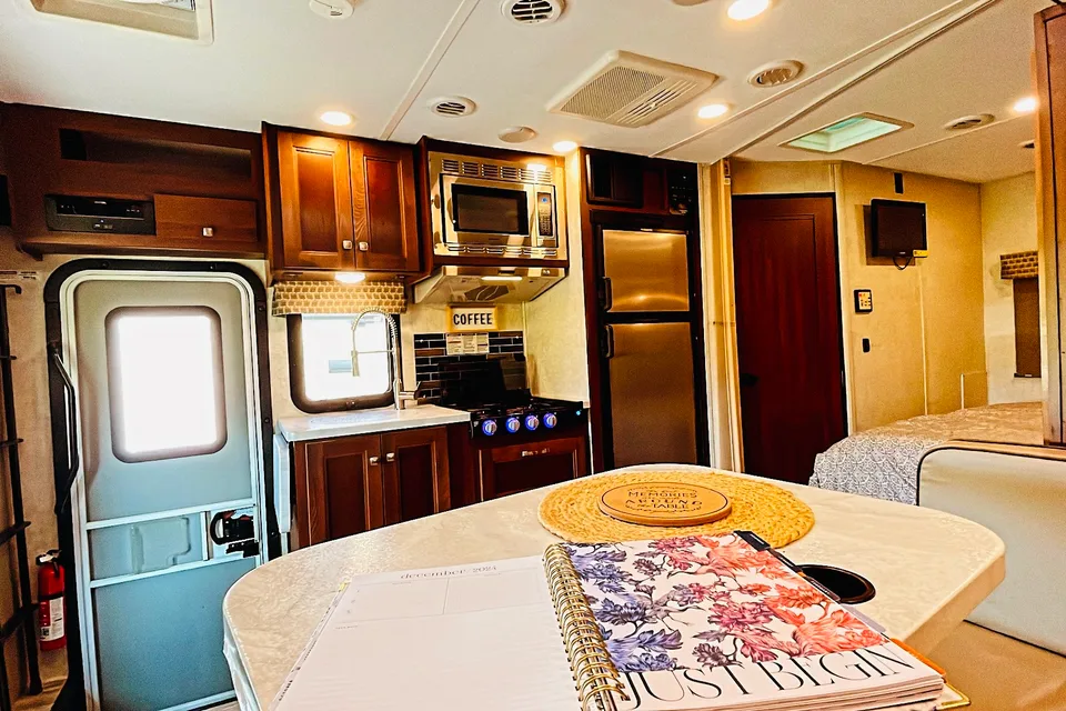 NEW AND POPULAR: Sunseeker -Mercedes Benz