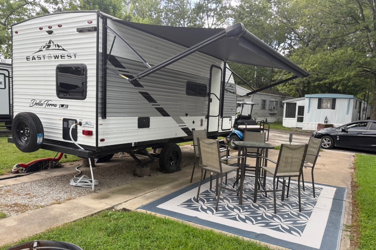 East to West Della Terra 18bhle Travel Trailer